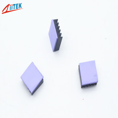 Wysoka powierzchnia kleju realizuje uszczelnienie pcb / cpu / led silikonowy 2W fioletowy termoprzewodzący podkład od -50 do 200 ℃