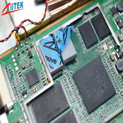 Silikonowy wypełniacz termiczny o przewodności cieplnej 8,0 W, miękki, ściśliwy i naturalnie lepki, do stosowania pomiędzy radiatorami i urządzeniami wysokiego napięcia