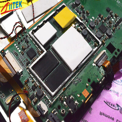 Podkładki wypełniające szczeliny termiczne Materiał silikonowy o niskiej lotności zapewniający lepszą przewodność cieplną w komponentach elektronicznych i urządzeniach optycznych